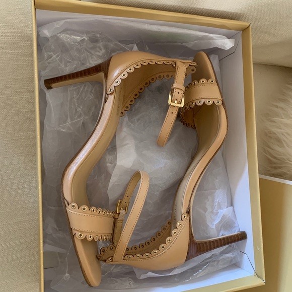 Michael Kors Jessie Leather Sandals (NEVER WORN) - Picture 2 of 11